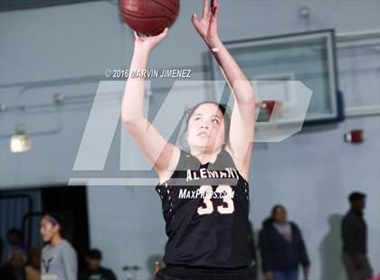 Thumbnail 1 in Alemany vs. Valencia photogallery.