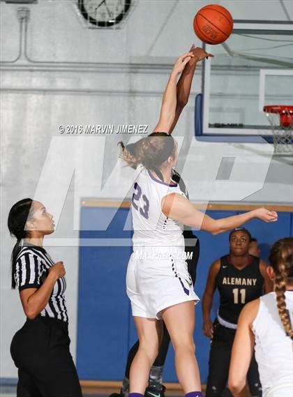 Thumbnail 2 in Alemany vs. Valencia photogallery.
