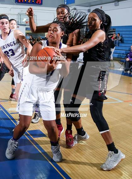 Thumbnail 3 in Alemany vs. Valencia photogallery.