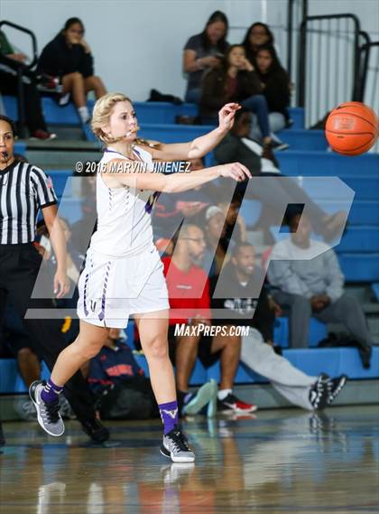 Thumbnail 1 in Alemany vs. Valencia photogallery.