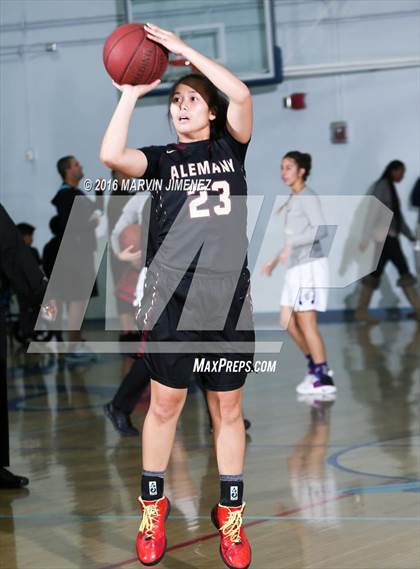 Thumbnail 1 in Alemany vs. Valencia photogallery.