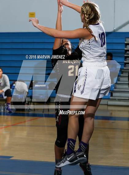 Thumbnail 1 in Alemany vs. Valencia photogallery.