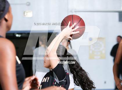 Thumbnail 2 in Alemany vs. Valencia photogallery.
