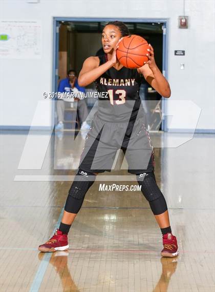 Thumbnail 3 in Alemany vs. Valencia photogallery.