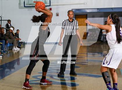 Thumbnail 1 in Alemany vs. Valencia photogallery.