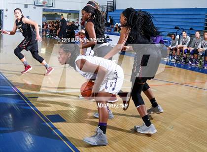 Thumbnail 1 in Alemany vs. Valencia photogallery.