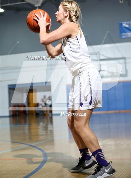 Thumbnail 3 in Alemany vs. Valencia photogallery.