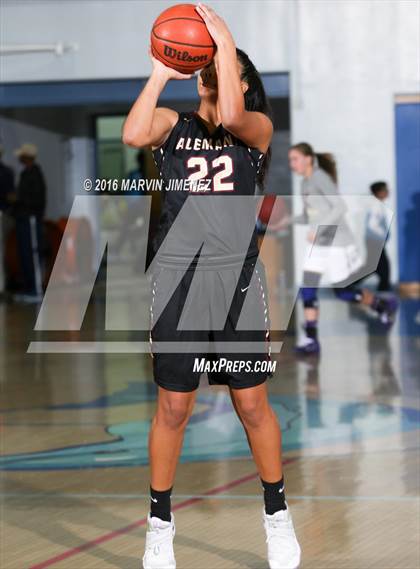 Thumbnail 3 in Alemany vs. Valencia photogallery.