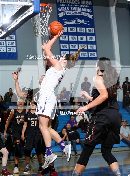 Thumbnail 3 in Alemany vs. Valencia photogallery.