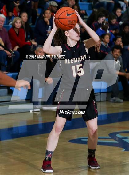Thumbnail 1 in Alemany vs. Valencia photogallery.