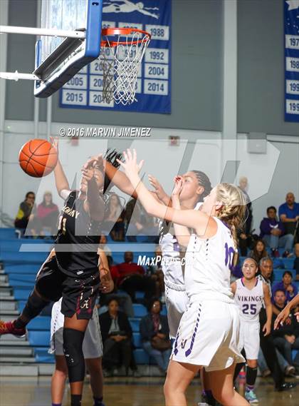 Thumbnail 3 in Alemany vs. Valencia photogallery.
