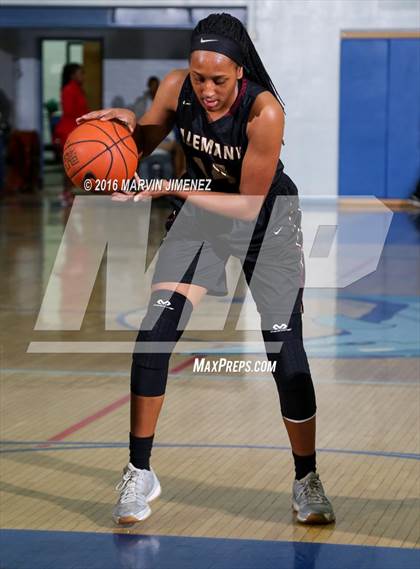 Thumbnail 1 in Alemany vs. Valencia photogallery.