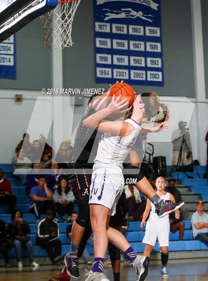Thumbnail 2 in Alemany vs. Valencia photogallery.