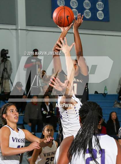 Thumbnail 1 in Alemany vs. Valencia photogallery.