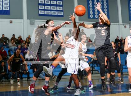 Thumbnail 3 in Alemany vs. Valencia photogallery.