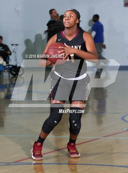 Thumbnail 2 in Alemany vs. Valencia photogallery.