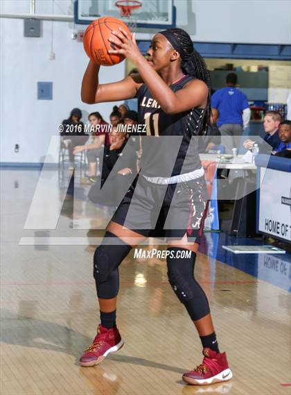 Thumbnail 3 in Alemany vs. Valencia photogallery.