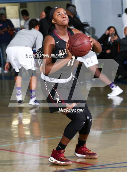 Thumbnail 1 in Alemany vs. Valencia photogallery.