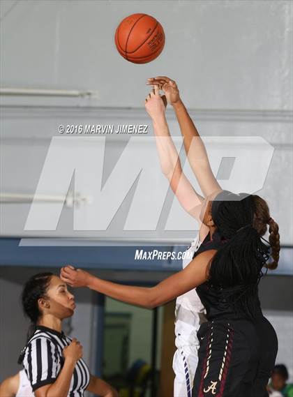 Thumbnail 1 in Alemany vs. Valencia photogallery.