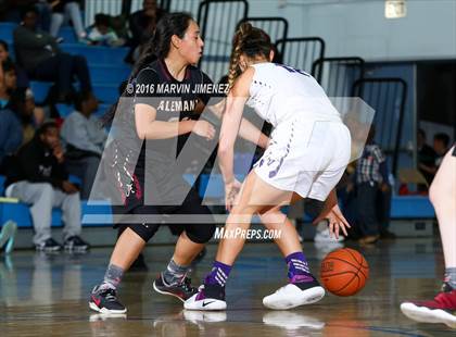 Thumbnail 1 in Alemany vs. Valencia photogallery.