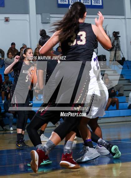 Thumbnail 2 in Alemany vs. Valencia photogallery.
