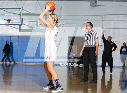 Thumbnail 3 in Alemany vs. Valencia photogallery.