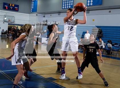 Thumbnail 3 in Alemany vs. Valencia photogallery.