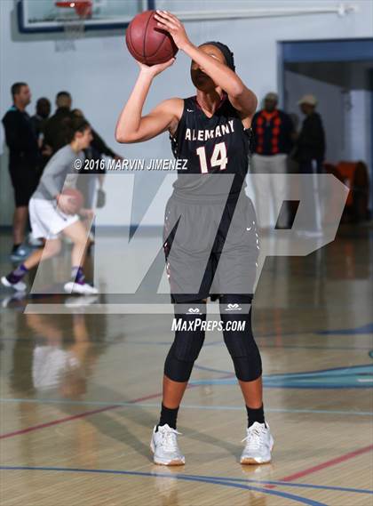 Thumbnail 1 in Alemany vs. Valencia photogallery.