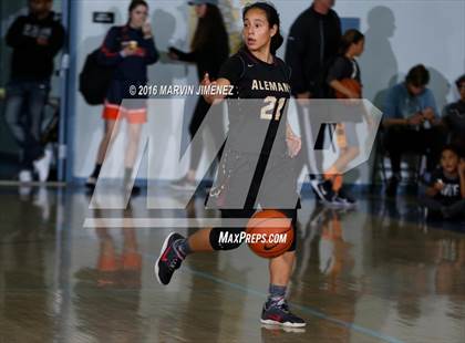 Thumbnail 3 in Alemany vs. Valencia photogallery.