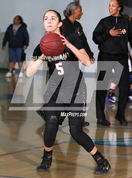 Thumbnail 2 in Alemany vs. Valencia photogallery.