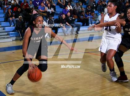 Thumbnail 2 in Alemany vs. Valencia photogallery.