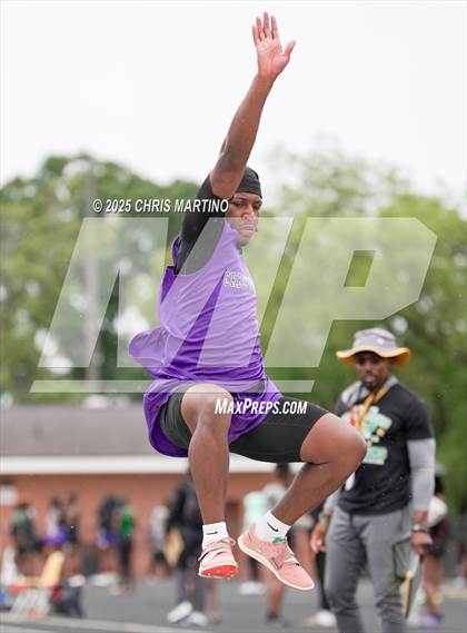 Thumbnail 1 in SCHSL 4A District 3 Qualifiers (Field Events) photogallery.