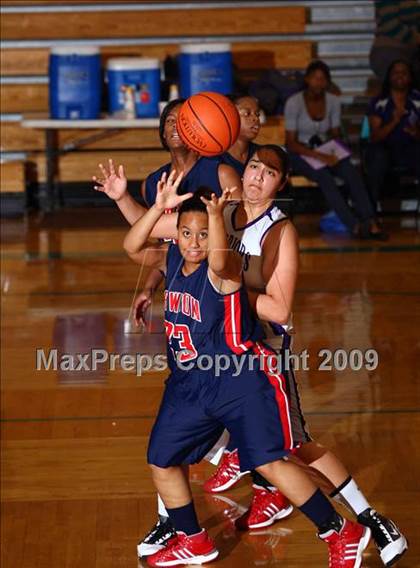 Thumbnail 2 in SA Warren vs. Pearland Dawson (McDonalds Texas Invitational) photogallery.