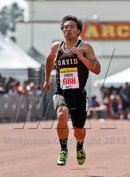 Thumbnail 2 in Arcadia Invitational (200 M Dash) photogallery.