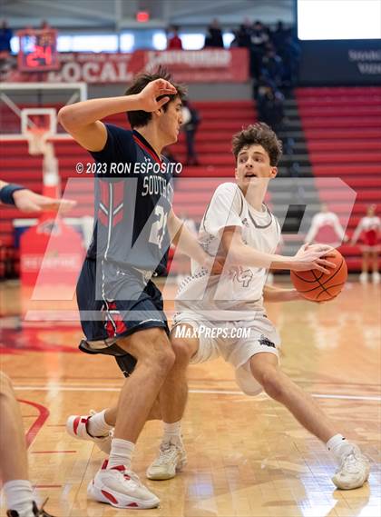 Thumbnail 2 in Kings Park vs South Side (NYSPHSAA Class A Regional Final) photogallery.