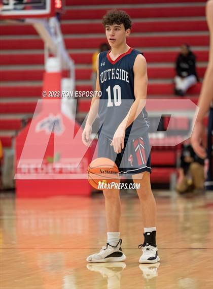 Thumbnail 3 in Kings Park vs South Side (NYSPHSAA Class A Regional Final) photogallery.
