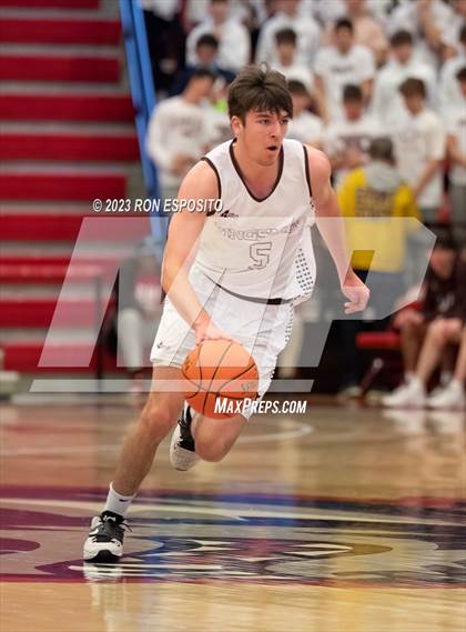 Thumbnail 2 in Kings Park vs South Side (NYSPHSAA Class A Regional Final) photogallery.