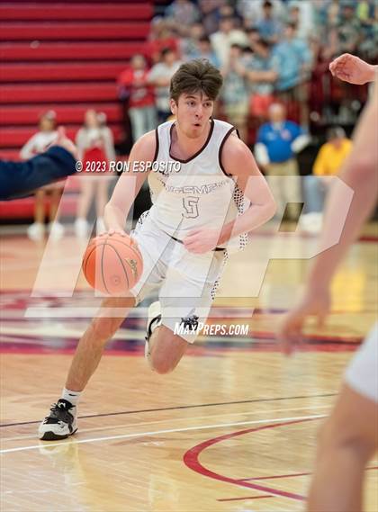 Thumbnail 2 in Kings Park vs South Side (NYSPHSAA Class A Regional Final) photogallery.