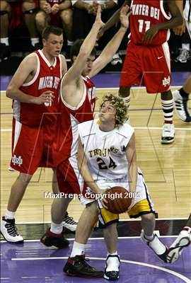Thumbnail 3 in Mater Dei vs. Oak Ridge (State D2 Final)#2 photogallery.