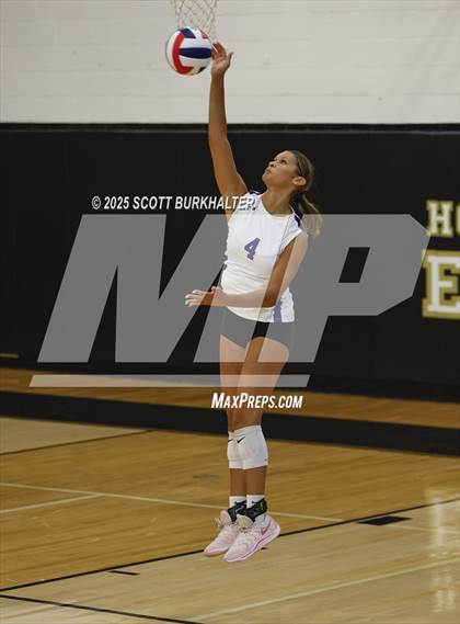 Thumbnail 3 in Midland High vs Abilene Wylie (Bev Ball Classic) photogallery.