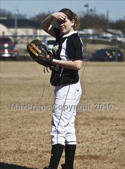 Thumbnail 2 in Saginaw vs. Cleburne (Brewer Tournament) photogallery.