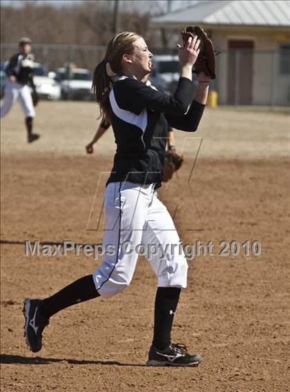 Thumbnail 3 in Saginaw vs. Cleburne (Brewer Tournament) photogallery.