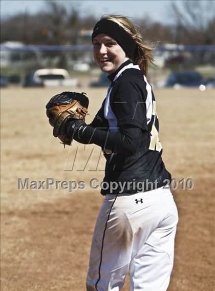 Thumbnail 2 in Saginaw vs. Cleburne (Brewer Tournament) photogallery.
