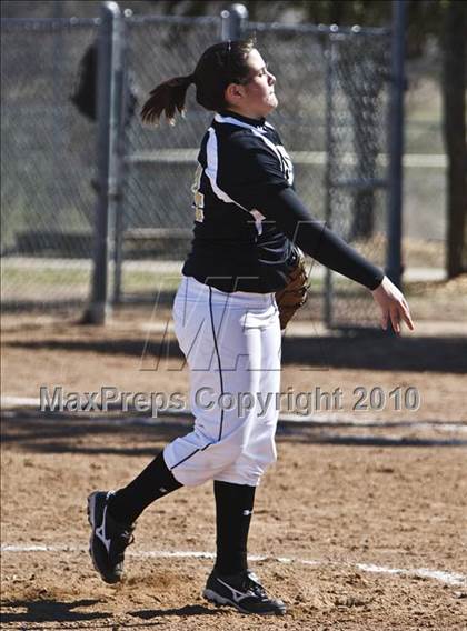 Thumbnail 3 in Saginaw vs. Cleburne (Brewer Tournament) photogallery.