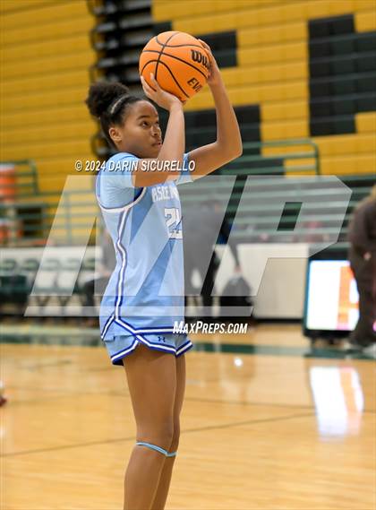 Thumbnail 1 in IMG Academy vs. PHH Prep National (Nike Tournament of Champions) photogallery.