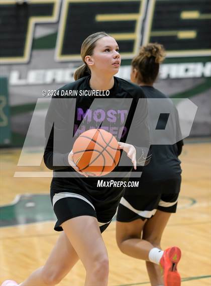 Thumbnail 3 in IMG Academy vs. PHH Prep National (Nike Tournament of Champions) photogallery.