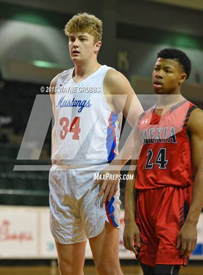 Thumbnail 1 in Grapevine vs. Mexia photogallery.