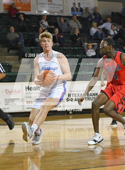 Thumbnail 3 in Grapevine vs. Mexia photogallery.
