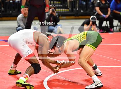 Thumbnail 1 in UIL State Championships - 6A 113lb Final photogallery.