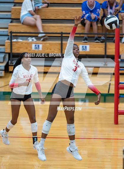 Thumbnail 3 in Hamilton Southeastern @ Lawrence North photogallery.